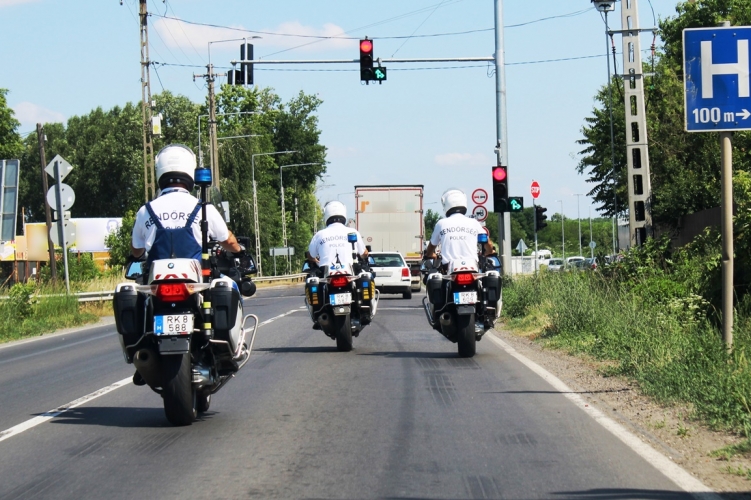 A rendőrség is figyelmeztet, ellepték a motorosok Budapestet: szombaton még a Szabadság és Margit hidat is lezárják a Harley-Davidsonok miatt