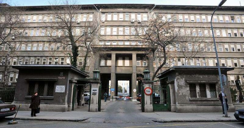 Kirúgták a boncmestert a Péterfy Sándor utcai kórházból – „méltatlan körülmények között tárolt” holttesteket találtak a patológián