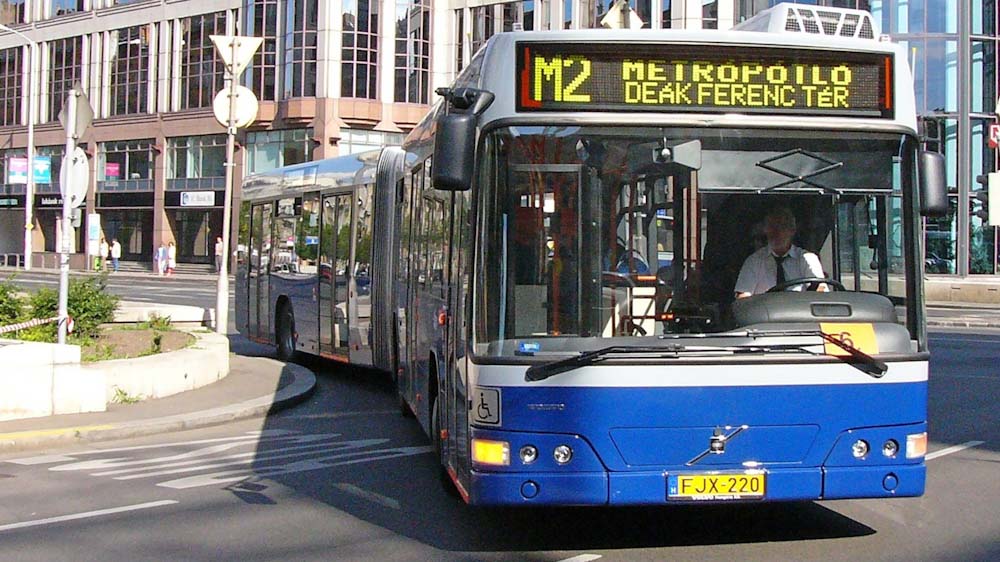 Újabb szín tűnik el Budapest utcáiról, péntektől nem közlekednek a klasszikus kék-szürke buszok