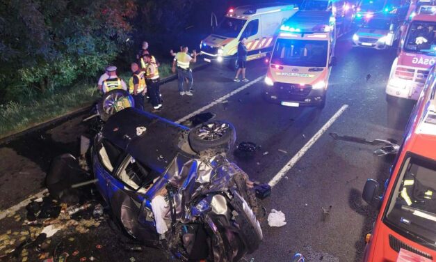 Drámai baleset az M7-esen: rázuhant egy jármű és szörnyethalt a vétlen autó sofőrje a Balaton közelében – helyszíni fotókkal
