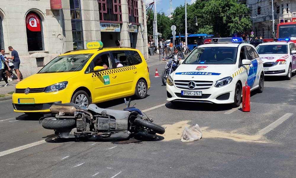 Drámai motorbaleset az Erzsébet térnél – Az arca csupa vér volt a motorosnak, az utcán vágták le róla a ruhát a mentősök