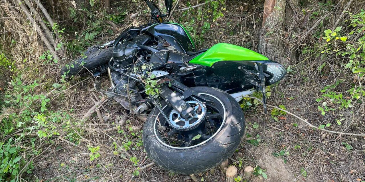 Tragédia Herceghalomnál: motoros és biciklis ütközött, mindketten meghaltak – drámai fotók a helyszínről