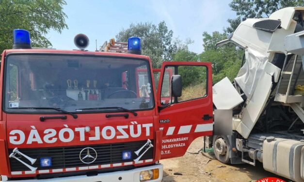 Megdöbbentő baleset egy Dunavarsány melletti kavicsbányában – menthelikopter érkezett a sérültért a gigászok ütközése után