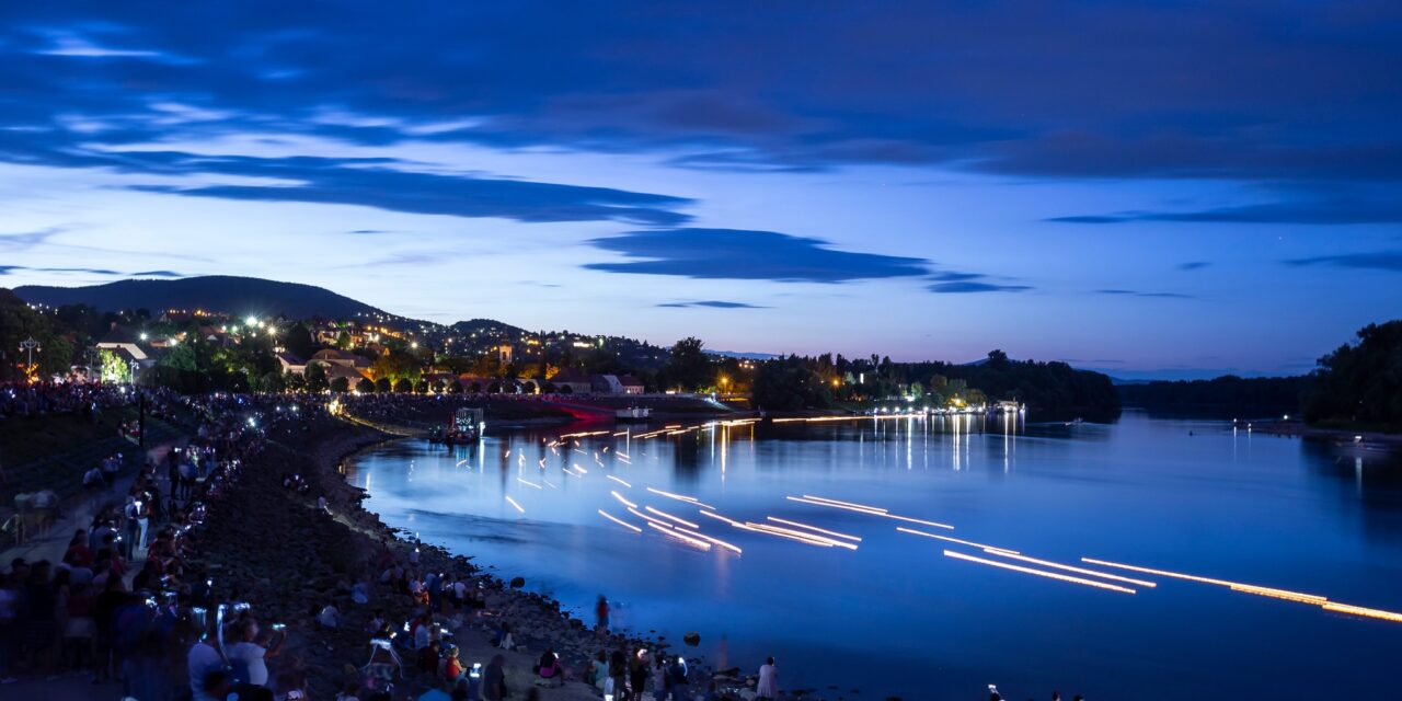 Látványosság a javából: több száz gyertyától fénylik majd a Duna ma este Szentendrén