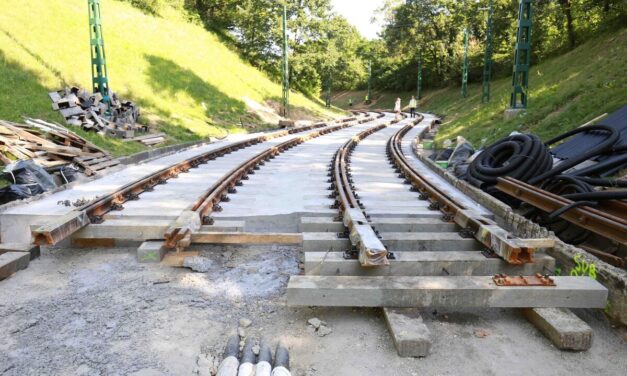 A tervek szerint halad az év legnagyobb BKV-beruházása: felújított pályán, modern villamosokkal utazhatunk majd a Hűvösvölgybe!