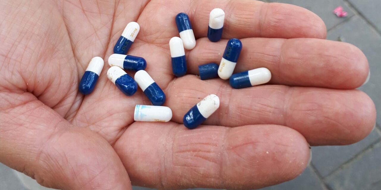 „Elmebeteg, aki ilyet csinál!” – gyógyszereket szórtak szét az újpalotai játszótereken, kiakadtak a szülők és az elkövető mellett a megoldást is keresik