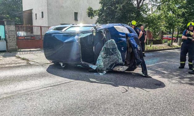 Nagy baleset lett az előzésből, az egyik sofőr beszorult a roncsba Kispesten