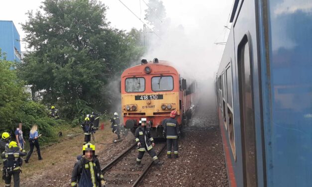 „Fura szagot éreztünk és láttuk, hogy füstöl az eleje” – pánikba estek az utasok, amikor kigyulladt egy mozdony a budapesti Kőbánya-Kispest vasútállomáson FOTÓKKAL!