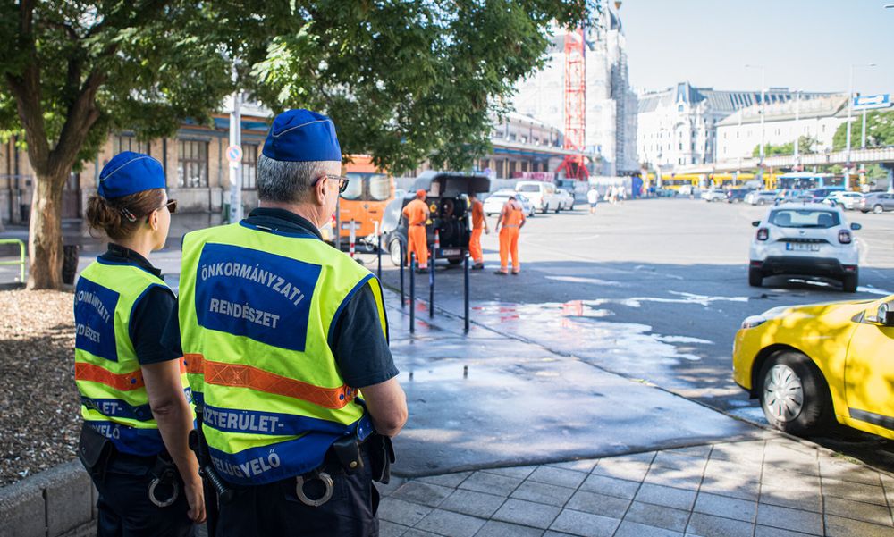 Alaposan kipucolták a Nyugati pályaudvart, hamarosan újabb forgalmas tér tisztulhat meg Budapesten