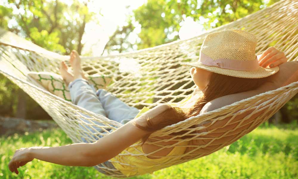 A forró napokon jól jönne egy oázis otthon? Ezekkel dobhatjuk fel a kertet!