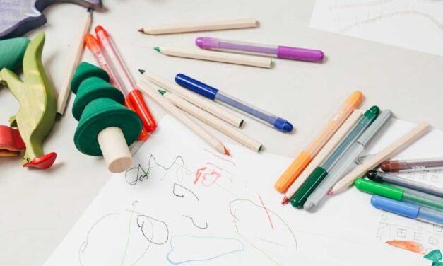 A színes ceruza szerepe a finommotorika fejlesztésében