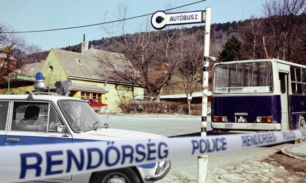 Lefejezte a budapesti házaspárt a kirúgott rendőr, a testrészeket szatyorba tette és BKV-busszal elvitte a végállomásra, gyerekek találták meg a koponyákat