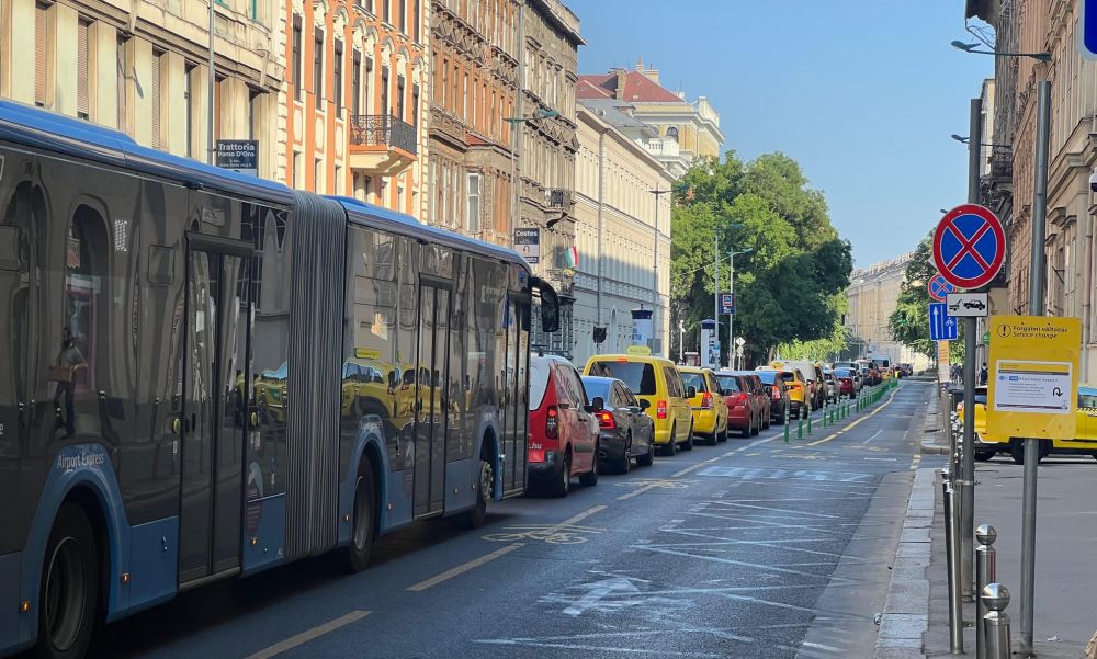 Vitézy Dávid szerint rossz döntés, hogy az Üllői úton a buszközlekedés kárára hoztak létre kerékpársávot