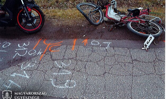 Döbbenetes: robogóval vontatott egy kerékpárost a fiatal fiú Abonyban, drámai vége lett – fotók a helyszínről