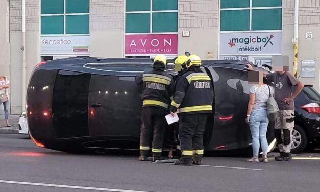 BMW tört Újpest központjában, autója mellett találtak rá a sofőrre, aki sokkot kapott FOTÓKKAL!