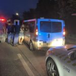 „Egy csapat bevándorló hasalt a buszöbölben” – illegális bevándorlókat fogtak Szentendrén, a rendőri intézkedés miatt beállt a 11-es út forgalma