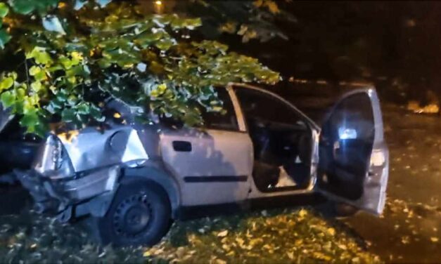 Szörnyű baleset Zuglóban: kirepült az utas a Róna utcán megpördülő Opelből – sokkoló fotók a helyszínről