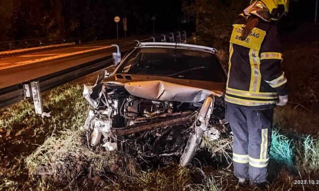 Elképesztő éjszakai baleset az 1-es főúton: patakmederbe zuhant autójával egy fiatal nő HELYSZÍNI FOTÓKKAL!