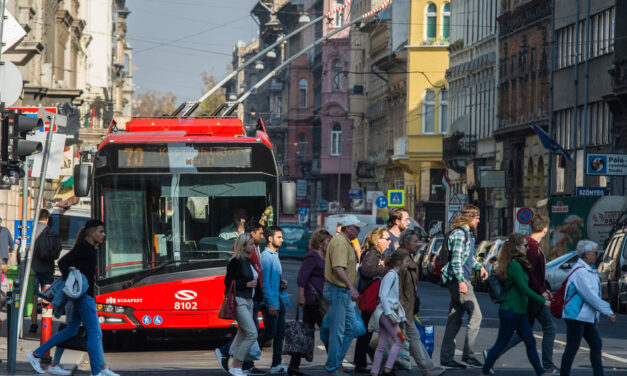 Október 23.: nehéz lesz közlekedni Budapesten, de cserébe rengeteg a programlehetőség – Részletek