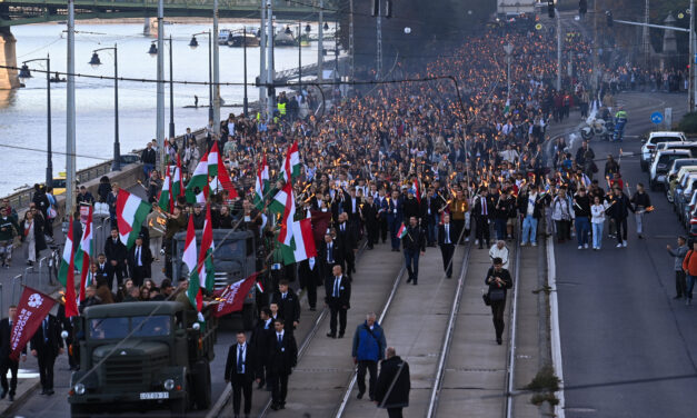 Közlekedési káosz Budapesten: napokig lezárások lesznek az október 23-i ünnepségek miatt – itt a lista a parkolási korlátozásokról