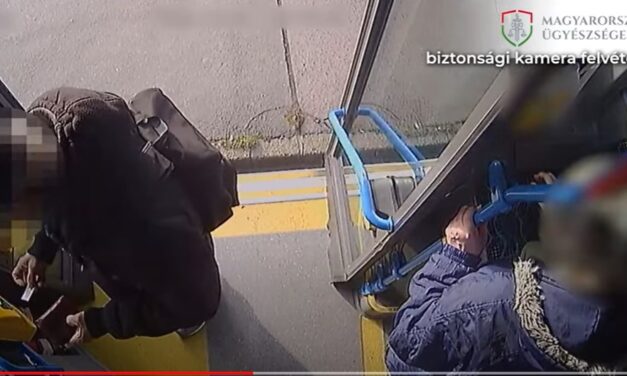 A buszon szúrta ki magának az idős nénit: ököllel ütötte majd kirabolta 74 éves áldozatát egy férfi Kőbányán – videó