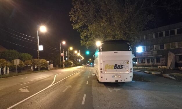 „Lassacskán 10 órája tart a Dunakanyart átölelő dugó” – egy lerobbant román busz okozott megoldhatatlan problémát és káoszt Szentendrén