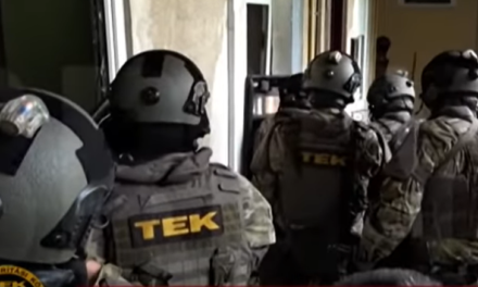 Bombagyártással foglalkozhatott az a törökbálinti férfi, aki a TEK-es akció közben lőhette magát fejbe: életveszélyes állapotban szállították a Kútvölgyibe