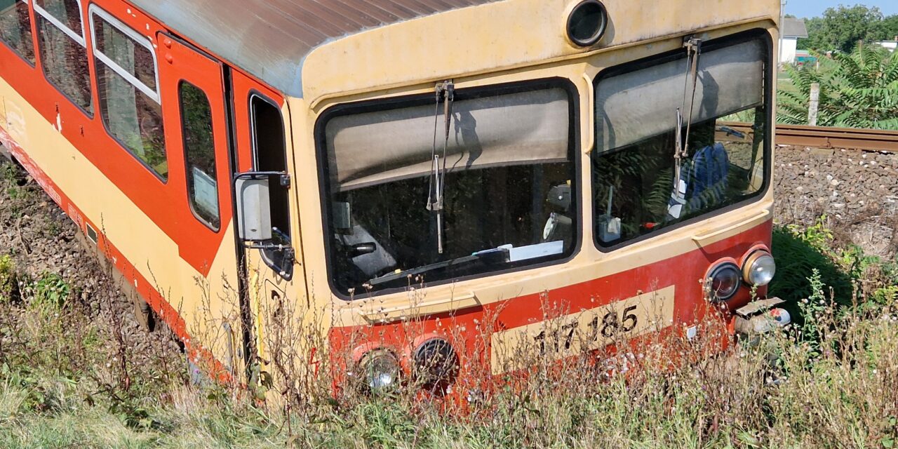 MÁV: megint kisiklott egy vonat, megbénult a közlekedés Balassagyarmat felé