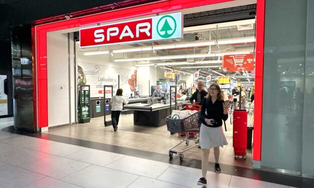 Lázár János megfenyegette a Spart: „osztrák fűszeres-közértesnek” nevezte a magyar vásárolók 2. kedvenc élelmiszterboltját