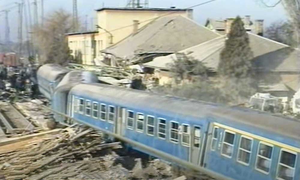 „Az állomás egyik zárt termébe vitték az elhunytakat” – 29 évvel ezelőtt történt a vasúti tragédia Szajolnál, 31-en haltak meg