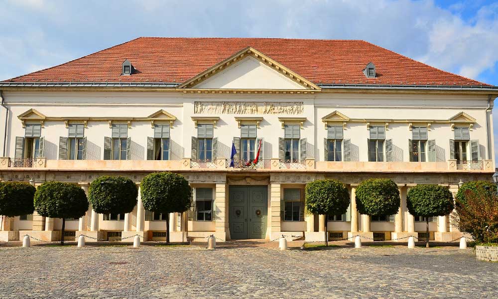 Értékes kódexeket lopott a Sándor-palotából a TEK egyik alkalmazottja, majd megpróbálta eladni