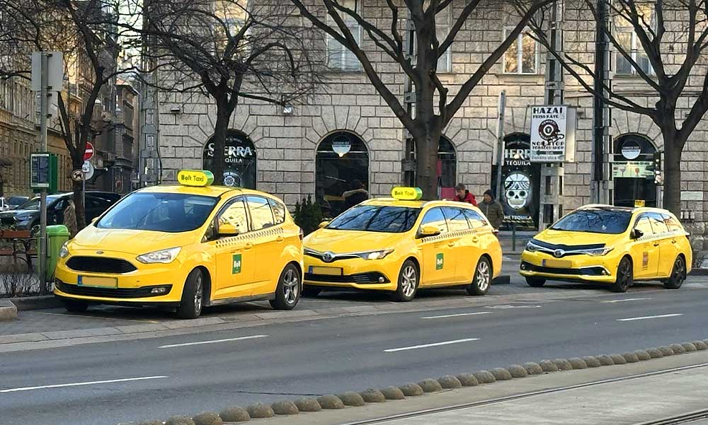 Ismét árat emelnének a budapesti taxisok, jelentősen drágulna az utazás, már elkezdődött a tárgyalás a Városházával