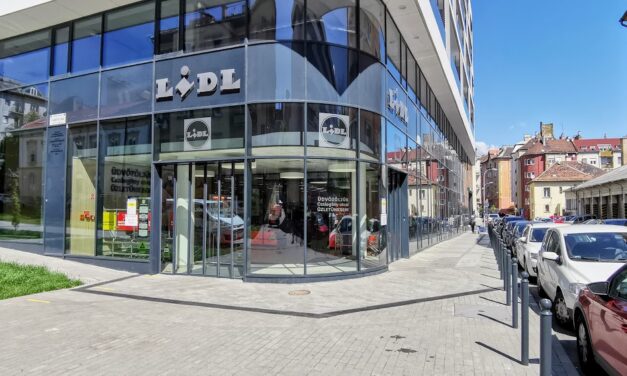 Brutálisan megemeli a parkolási díjait a Lidl az egyik budapesti áruházánál