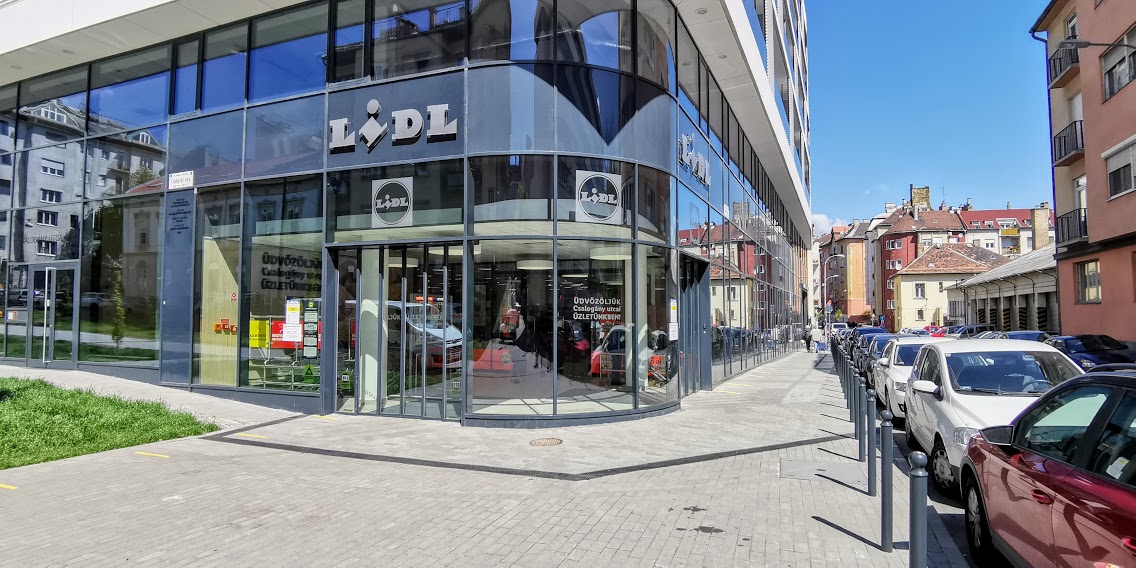 Brutálisan megemeli a parkolási díjait a Lidl az egyik budapesti áruházánál