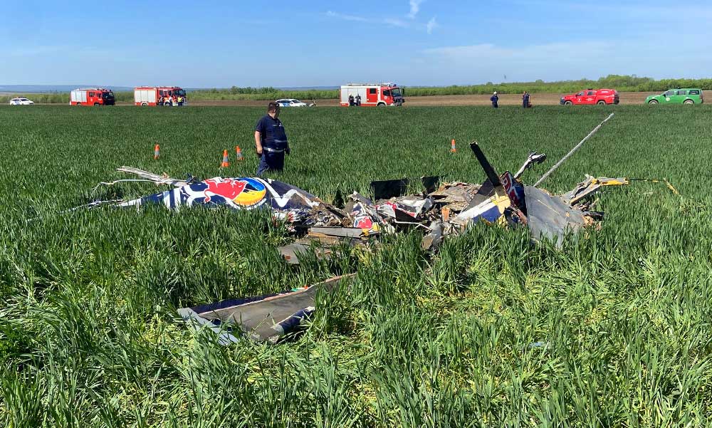 Halálos repülőbaleset: 300 km/h-val csapódhatott a földbe a a Red Bull-os gép, a milliárdos exdiplomata és testvére azonnal szörnyethalt