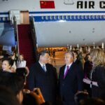 Óriási felhajtás a ferihegyi repülőtéren, megérkezett a kínai elnök –  Nézd meg kik várták, mi történt – FOTÓK