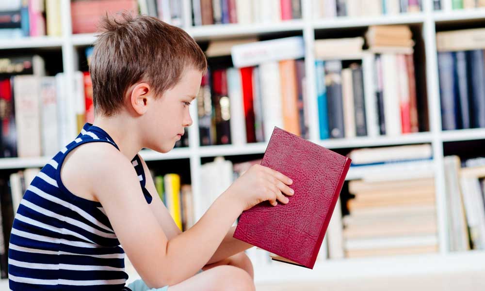 Vakáció vs. iskola: mikor olvassa el a gyermekünk a kötelező olvasmányokat?