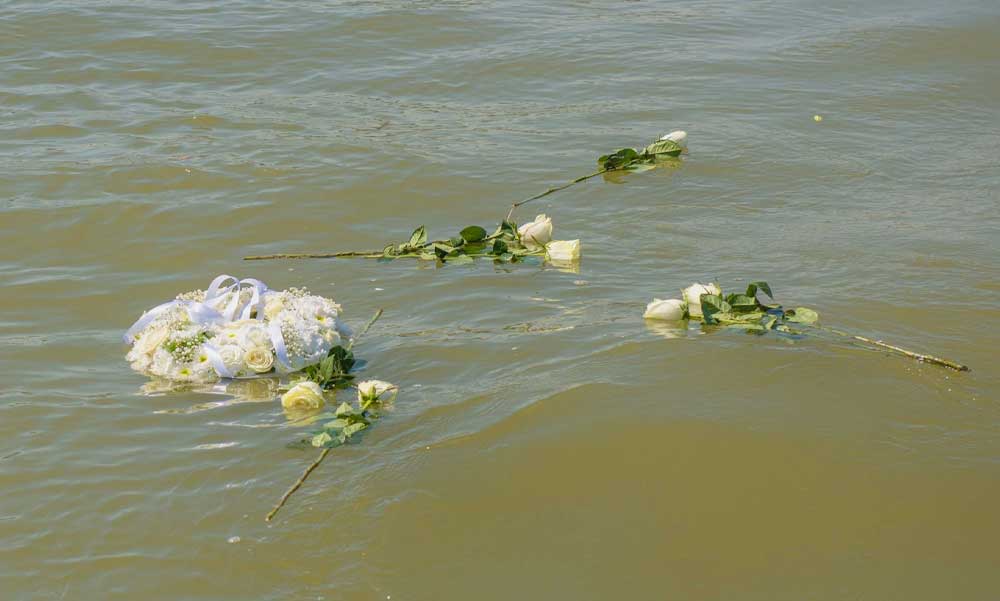 „Köszönöm, hogy megtalálták drága unokám holttestét, és visszaadták a családnak” – szívszorító szavakkal köszönte meg a vízirendőrök munkáját a verőcei hajóbaleset egyik áldozatának nagymamája
