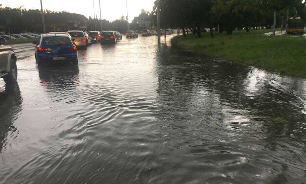 Özönvíz a Dunakanyarban, elmosta a vihar Szentendre környékét, több helyen is járhatatlan a 11-es főút