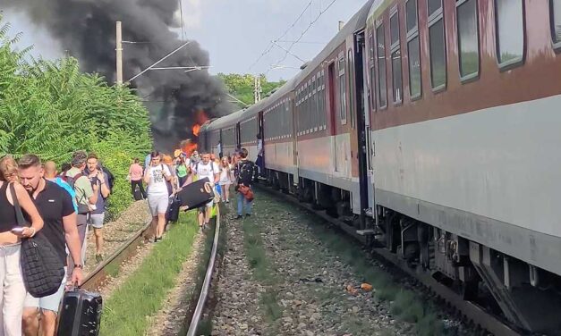 Busszal ütközött és kigyulladt a Budapestre tartó Eurocity vonat, halálos áldozatok is vannak