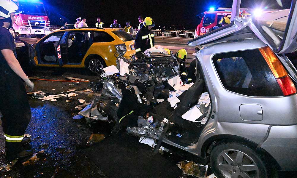 Ellopta a taxit, majd azzal az autóval okozott brutális balesetet egy férfi az Árpád hídon: hárman azonnal szörnyethaltak