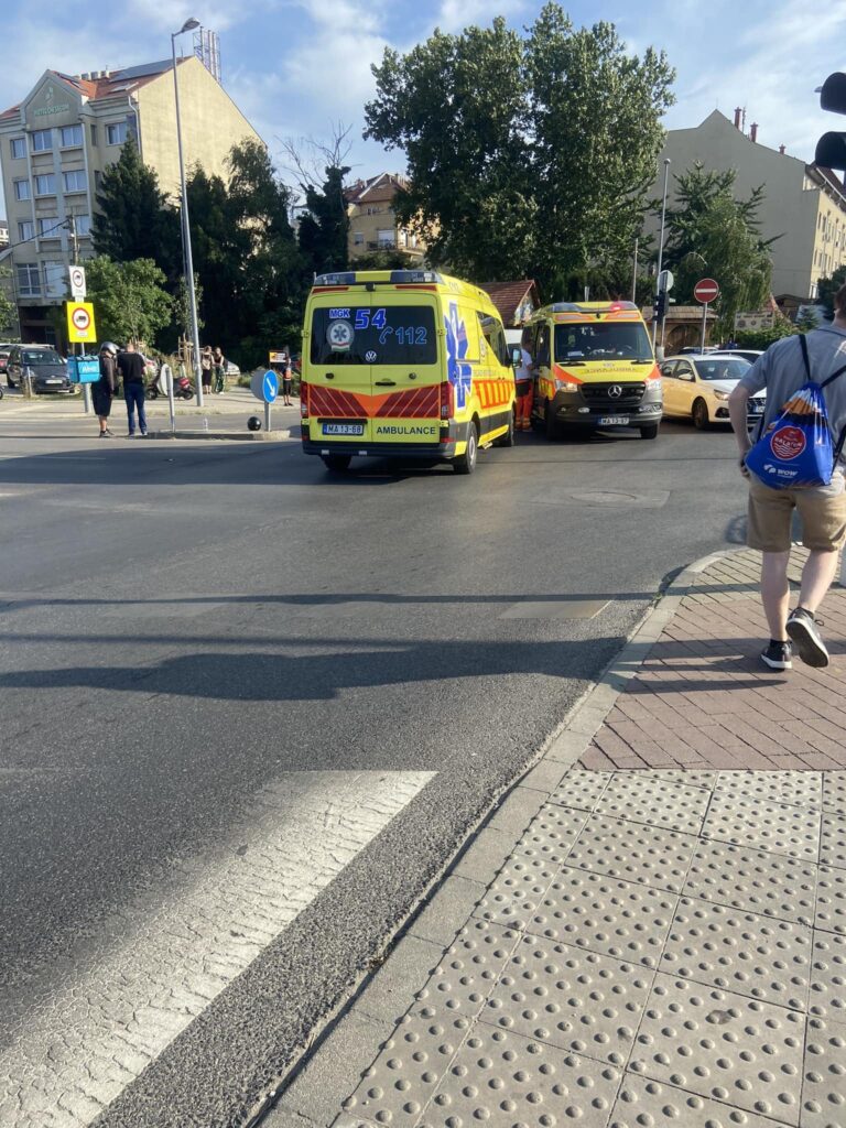 Négy motoros baleset történt szerdán: Magyaralmáson meghalt a motoros, Budapesten pedig egy rendőr ütközött egy autóval