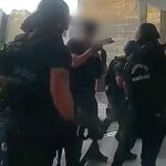 Rajtaütés: elfogták a taxisokat zsaroló bandát, egy luxus BMW-t is lefoglaltak a rendőrök – VIDEÓ