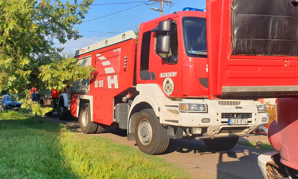 Kigyulladt egy lakás Székesfehérváron, egy fiatal lány a tűz elől menekülve kiugrott a negyedik emeletről