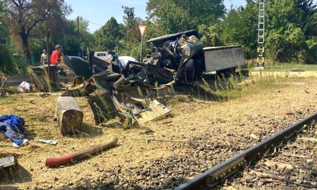 Hétfő délig 4 vasúti baleset történt Magyarországon, Polgárdinál egy teherautó ütközött egy szerelvénnyel, két embert pedig elgázolt a vonat