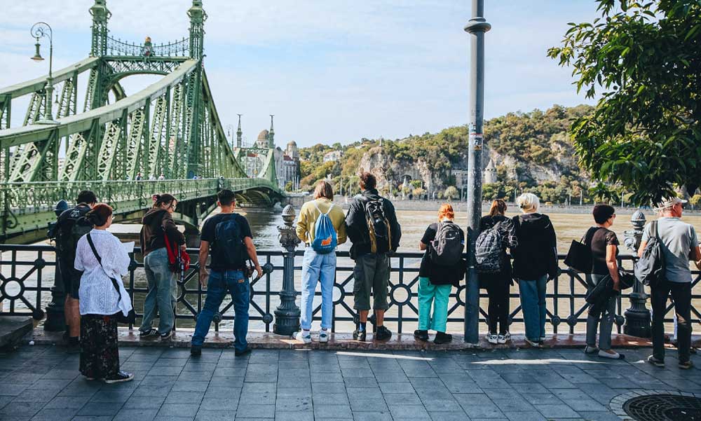 Szombat délután tetőzik a Duna Budapestnél, rengeteg bámészkodóra számítanak a rakpartokon