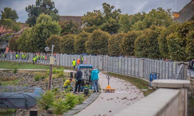 Árvíz a Dunakanyarban: Kisoroszit egy hétre is elzárhatja a víz a külvilágtól, Szentendrén áll a mobilgát, Nagymaroson már utcákat is le kellett zárni