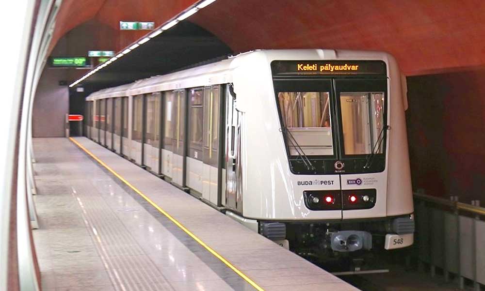 Kedd délután óta nem jár a M2-es metró egy szakaszon, miután tűz keletkezett a megállóban