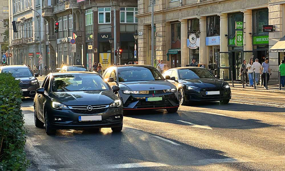 Autósok figyelem: Három fontos budapesti főútvonalon vezetnek be sebességcsökkentést, traffipaxok figyelik a járműveket