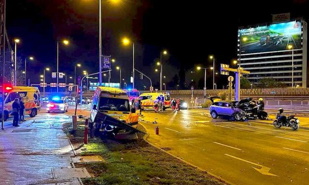 Súlyos baleset Budaörsön: mentőautóval ütközött egy autó, többen megsérültek